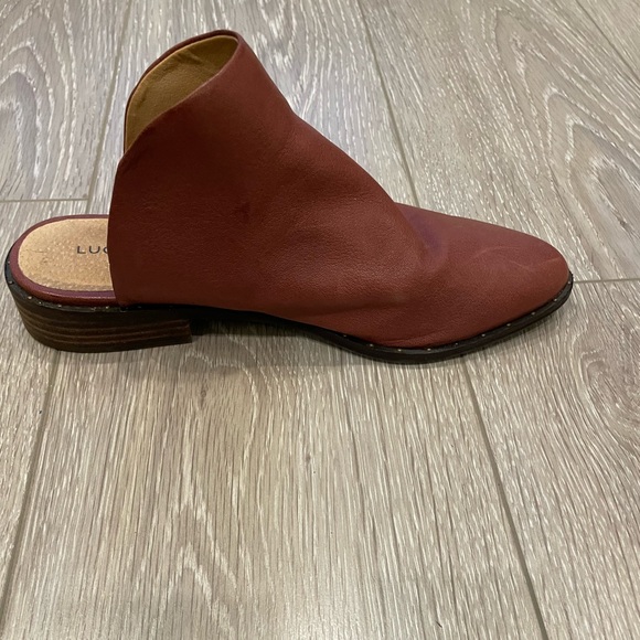 Size 8.5 Lucky Brand slides - Picture 3 of 8